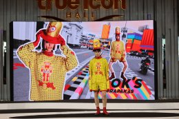 'ชมพู่-อารยา' แท็กทีมซุปตาร์นับ 100 ชีวิต อุ่นเครื่อง ELLE Fashion Week 2025 ประกาศศักดาดีไซเนอร์ไทยสู่รันเวย์ระดับโลก ปักหมุดไอคอนสยาม ภายใต้คอนเซปต์ "LIFE - A Seed of Creativity, The Future of Fashion"