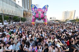 "หลิง-ออม" สวยสะกดงดงามเลอค่า สวมเครื่องเพชร-ทองโบราณงามสง่า ปรากฏโฉมเป็นนางสงกรานต์รากษสเทวี นำขบวนแห่สุดวิจิตรริมเจ้าพระยา ในมหาปรากฏการณ์ "ICONSIAM THAICONIC SONGKRAN 2026"