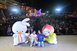 "หลิง-ออม" สวยสะกดงดงามเลอค่า สวมเครื่องเพชร-ทองโบราณงามสง่า ปรากฏโฉมเป็นนางสงกรานต์รากษสเทวี นำขบวนแห่สุดวิจิตรริมเจ้าพระยา ในมหาปรากฏการณ์ "ICONSIAM THAICONIC SONGKRAN 2026"