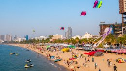1 ปีมีครั้ง! เทศกาลว่าวนานาชาติ "Pattaya International Kite on the Beach 2025" ที่เซ็นทรัล พัทยา เตรียมพบ Snoopy and the Peanuts ว่าวสุดคิวท์ 12 เมตร พร้อมพาเหรดว่าวยาวที่สุดในไทย กว่า 1 ก.ม. รับแคมเปญ Summer Invitation เริ่ม 26 ก.พ.2 มี.ค. 68