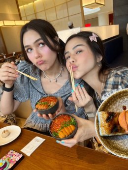 หลัง 'แม่ชม' ขอลาออก!! เลยชวน 'ยายหนิง-น้าพลอย' ฉลอง 1 วัน จัดเต็มเซ็ตใหญ่ "KAYAKI" ปิ้งย่างปลา-ซีฟู้ด ความอร่อยเพื่อสุขภาพ