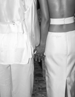 ละมุนทุกดีเทล! ณเดชน์ คูกิมิยะ เลือกลุคซิลก์พลิ้วจาก VVON SUGUNNASILฉลอง After Party งานวิวาห์สุดอบอุ่น