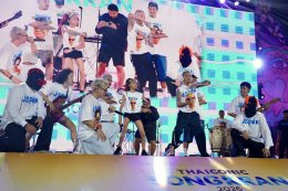 นักท่องเที่ยว ไทย-ต่างชาติ แห่เล่นน้ำสงกรานต์ไอคอนสยามเนืองแน่น DEXX - JAZZ SPKK - ATLAS บุกสาดความมันส์ ในงาน "ICONSIAM THAICONIC SONGKRAN 2026"