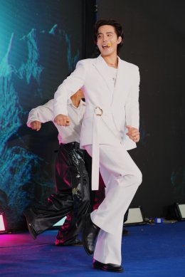 'บี้-กุ๊บกิ๊บ' ควงลูกสาว 'เป่าเปา-เป่าเป้ย์' รับรางวัล "ครอบครัวสร้างสุข" ในงาน FAM FESTIVAL 2026 ตอกย้ำภาพลักษณ์ครอบครัวตัวอย่างสุดอบอุ่น