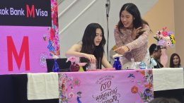'หลิง-ออม' แชร์พลังพิเศษของผู้หญิง บอกเล่าเรื่องราว "เธอ มหัศจรรย์บันดาลใจ" ในงาน "BANGKOK BANK M VISA เสิร์ฟความสุข Lucky Fan 200 ท่าน* MEET&GREET"