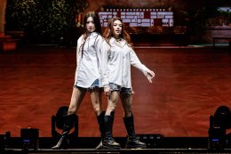 จักรวาลสะเทือนฮอลล์! "COSMOS Glitter From Star Concert" ระเบิดพลัง 11 สาว COSMOS สุดปัง! น้ำตา-เสียงกรี๊ด-โปรดักชันจัดเต็ม สนั่น Phenix Grand Ballroom