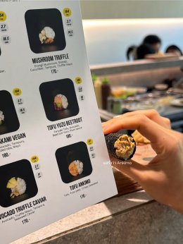 'แม่ชม' ควง 'พ่อน็อต' พร้อม 'น้องเกล' ตะลุยกินเจ พร้อมลอง Hand Roll KANORI × Plantiful งานนี้ชิมเพลินจนต้องขออีกคำ!