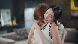 "ตะวันระฟ้า EP.5" รักหวาน! 'ระฟ้า' สารภาพรัก 'ซัน' สุดฟิน กับการปรากฏตัวของใครบางคนที่ซ่อนอยู่! เมื่อคลิปหลุดสาวหน้าคล้ายซันโผล่ผับดัง สะเทือนชื่อเสียงในวงการ! 