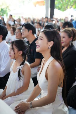 'บี้-กุ๊บกิ๊บ' ควงลูกสาว 'เป่าเปา-เป่าเป้ย์' รับรางวัล "ครอบครัวสร้างสุข" ในงาน FAM FESTIVAL 2026 ตอกย้ำภาพลักษณ์ครอบครัวตัวอย่างสุดอบอุ่น