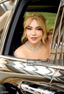 ส้มโอ-ธัญรัศม์ ร่วมเฉิดฉายเดินพรมแดงในงาน Golden Globe Awards ครั้งที่ 83 ณ มหานครลอสแอนเจลิส