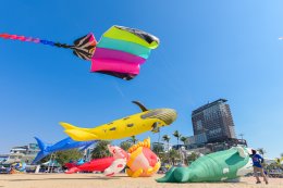 1 ปีมีครั้ง! เทศกาลว่าวนานาชาติ "Pattaya International Kite on the Beach 2025" ที่เซ็นทรัล พัทยา เตรียมพบ Snoopy and the Peanuts ว่าวสุดคิวท์ 12 เมตร พร้อมพาเหรดว่าวยาวที่สุดในไทย กว่า 1 ก.ม. รับแคมเปญ Summer Invitation เริ่ม 26 ก.พ.2 มี.ค. 68