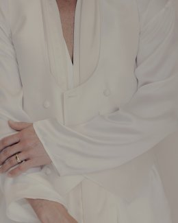 ละมุนทุกดีเทล! ณเดชน์ คูกิมิยะ เลือกลุคซิลก์พลิ้วจาก VVON SUGUNNASILฉลอง After Party งานวิวาห์สุดอบอุ่น