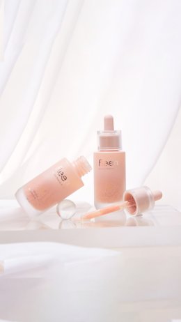 "ออม-สุชาร์" นางเอกสาว ขึ้นแท่นผู้บริหาร ปั้นแบรนด์เครื่องสำอาง "Fleen Beauty" เมคอัพXสกินแคร์ อัปสวยตั้งแต่ขั้นตอนแรก!