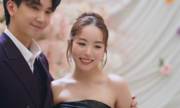 เม้าท์สนั่นวงการ! นางเอกดาวรุ่ง 'ซัน อาทิตา' แอบย่องขึ้นคอนโดหรูกับชายปริศนายามวิกาล งานนี้แฟนๆ ชวนสงสัย หรือพระเอกคู่จิ้นในจอ จะไม่ใช่แค่คู่ฟิน แต่เป็นคู่จริงนอกจอ? ติดตามได้ในซีรีส์แซฟฟิก "ตะวันระฟ้า" EP.1 ทาง GMM25