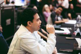 3 ศิลปินใหม่ค่าย MACHg 'หนุ่ม กรรชัย - ชาชม เสาวคนธ์ - วิว นันท์นภัส' ผู้ชนะจากเวที Audition ภายใต้การดูแลโดยทีมผู้บริหารตัวท็อป 'ก้อง ห้วยไร่' และ 'แบงค์ - รัฐวิชญ์' พร้อมด้วย 'โอม - ปัณฑพล'