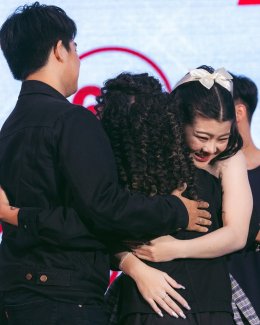 3 ศิลปินใหม่ค่าย MACHg 'หนุ่ม กรรชัย - ชาชม เสาวคนธ์ - วิว นันท์นภัส' ผู้ชนะจากเวที Audition ภายใต้การดูแลโดยทีมผู้บริหารตัวท็อป 'ก้อง ห้วยไร่' และ 'แบงค์ - รัฐวิชญ์' พร้อมด้วย 'โอม - ปัณฑพล'