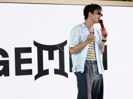 ตัวตึงสายแฟ 'เบ็คกี้พีพีเจมีไนน์เติ้ล' นำทีมซุปตาร์อัปเดตเทรนด์ เปิดฉาก ELLE Fashion Fever at ICONSIAM ซัมเมอร์นี้ไม่มีคำว่าเบา!