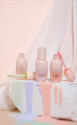 "ออม-สุชาร์" นางเอกสาว ขึ้นแท่นผู้บริหาร ปั้นแบรนด์เครื่องสำอาง "Fleen Beauty" เมคอัพXสกินแคร์ อัปสวยตั้งแต่ขั้นตอนแรก!