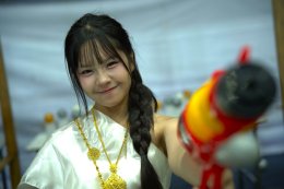 สาดความสนุกแบบฉ่ำ! 'BNK48 & CGM48' พาแฟนคลับปลดปล่อยพลัง ร้องเพลงเล่นเกมเต็มอิ่มต้อนรับสงกรานต์