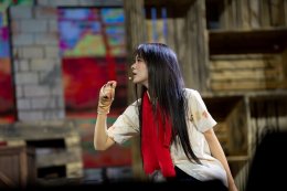 'BNK48' รุ่นที่ 3 เสิร์ฟละครเวทีแบบทำถึง! วิ่งหนีซอมบี้ขนลุกทุกฉาก ส่งท้าย 'ป๊อปเป้อ' จบการศึกษา 'เฌอปราง' โผล่เซอร์ไพรส์ธีมงานแต่ง ทำชีวิตแฟนคลับคอมพลีท!