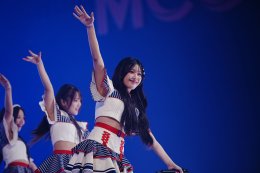 'BNK48 & CGM48' โชว์พลังเจนใหม่กว่า 49 ชีวิตกับคอนเสิร์ตเต็มรูปแบบ พร้อมอำลา 'CGM48' รุ่นที่1 จบการศึกษาน้ำตาท่วมฮอลล์  
