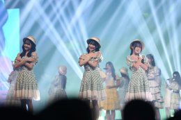'BNK48 & CGM48' โชว์พลังเจนใหม่กว่า 49 ชีวิตกับคอนเสิร์ตเต็มรูปแบบ พร้อมอำลา 'CGM48' รุ่นที่1 จบการศึกษาน้ำตาท่วมฮอลล์  
