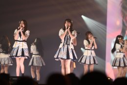 'BNK48 & CGM48' โชว์พลังเจนใหม่กว่า 49 ชีวิตกับคอนเสิร์ตเต็มรูปแบบ พร้อมอำลา 'CGM48' รุ่นที่1 จบการศึกษาน้ำตาท่วมฮอลล์  