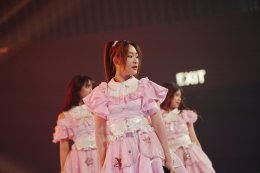 'BNK48 & CGM48' โชว์พลังเจนใหม่กว่า 49 ชีวิตกับคอนเสิร์ตเต็มรูปแบบ พร้อมอำลา 'CGM48' รุ่นที่1 จบการศึกษาน้ำตาท่วมฮอลล์  