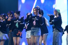 'BNK48 & CGM48' โชว์พลังเจนใหม่กว่า 49 ชีวิตกับคอนเสิร์ตเต็มรูปแบบ พร้อมอำลา 'CGM48' รุ่นที่1 จบการศึกษาน้ำตาท่วมฮอลล์  