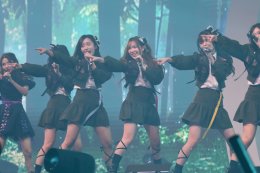 'BNK48 & CGM48' โชว์พลังเจนใหม่กว่า 49 ชีวิตกับคอนเสิร์ตเต็มรูปแบบ พร้อมอำลา 'CGM48' รุ่นที่1 จบการศึกษาน้ำตาท่วมฮอลล์  