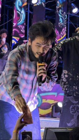 มาแต่ไส!!! บอย LOMOSONIC โดดแจมเวทีหมอลำ ม่วนหน้าฮ้านกันทั้งงาน