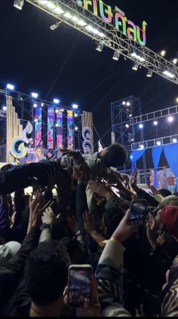 มาแต่ไส!!! บอย LOMOSONIC โดดแจมเวทีหมอลำ ม่วนหน้าฮ้านกันทั้งงาน