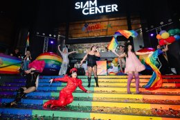 นึกว่า FLO บุกกรุงเทพฯ! เต้น "Leak It" ใส่สุดทุกท่ากลางสยาม เหล่า Drag Queens เอาใจแฟนคลับแบบเริ่ดๆ ในงาน Bangkok Pride Parade 2026