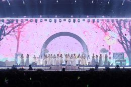 'BNK48 & CGM48' โชว์พลังเจนใหม่กว่า 49 ชีวิตกับคอนเสิร์ตเต็มรูปแบบ พร้อมอำลา 'CGM48' รุ่นที่1 จบการศึกษาน้ำตาท่วมฮอลล์  