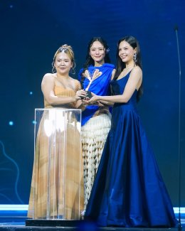 ตอกย้ำความสำเร็จ!! CHANGE2561 คว้า 3 รางวัล พูห์ - พาเวล คว้ารางวัล Y Couple of the Year ปีเตอร์ นพชัย คว้ารางวัล Best Y Series Director of the Year และ สามีบ้านนอก My Rustic Wife คว้ารางวัล  Most Popular Y Novel จากเวที Y Entertain Awards 2026