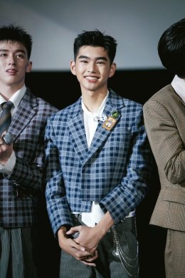 CHANGE2561 ทำถึง!! จัดเต็มเซอร์ไพรส์ส่งท้าย "CLASS CRUSH CRISIS" เพื่อนสนิทระวังคิดไม่ซื่อ ปิดโรงหนังร่วมชมพร้อมแฟนคลับนับพัน ปังจนบัตร Sold Out ทุกที่นั่ง เต็มอิ่มไปด้วยรอยยิ้มและน้ำตาแห่งความสุข ในงาน "CLASS CRUSH CRISIS FINAL EPISODE&amp