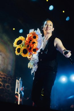 ครึ่งทางแล้ว! คอนเสิร์ต COCKTAIL 77 EVER TOUR พร้อมลุยขอบคุณแฟนเพลงครึ่งหลังส่งท้ายทั่วประเทศ!