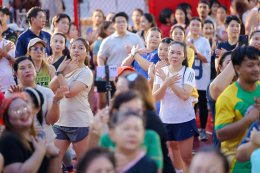 กรี๊ดสนั่นบางนา! 'ศรราม น้ำเพชร' นำทีมแม่ยกสร้างปรากฏการณ์ "ลิเก x แอโรบิกหน้าโลตัส" ม่วนมันส์จนเวทีสะเทือน
