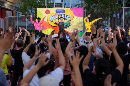 กรี๊ดสนั่นบางนา! 'ศรราม น้ำเพชร' นำทีมแม่ยกสร้างปรากฏการณ์ "ลิเก x แอโรบิกหน้าโลตัส" ม่วนมันส์จนเวทีสะเทือน
