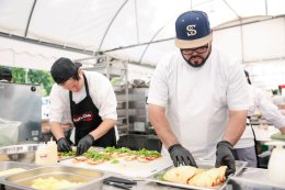 ซีพี แอ็กซ์ตร้า นำทัพเชฟดัง จัดกิจกรรม "ยืนหยัดให้คุณยิ้มได้ CHEF DAYs CHARITY EVENT" ส่งมอบอาหาร 3,600 กล่อง สู่ชุมชนในเขต กทม.