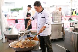 ซีพี แอ็กซ์ตร้า นำทัพเชฟดัง จัดกิจกรรม "ยืนหยัดให้คุณยิ้มได้ CHEF DAYs CHARITY EVENT" ส่งมอบอาหาร 3,600 กล่อง สู่ชุมชนในเขต กทม.