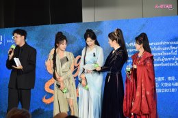  iQIYI Starship ยกทัพซีรีส์ "Cage of Shadows กรงขังแห่งเงา"  ลัดฟ้าเยือนไทย นำทีมโดย 'หลิวเหม่ยหาน, ฟู่จิง, มู่หลาน' และ 'เจี่ยงซ่างซี' ปรากฏตัวในชุดย้อนยุคสุดอลังการ พาผู้ชมร่วมสัมผัสบรรยากาศ "หอหลิงหยา" แบบสมจริง