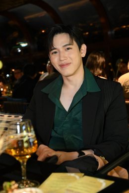 “ไบร์ท” และ “เฟย” นำทีมเปิดประสบการณ์ความชิลเหนือระดับรูปแบบใหม่ ชวน “โอม-คริส-นิว” พร้อม “ป๊อก-มาร์กี้” ล่องเรือหรูกลางเจ้าพระยาและปาร์ตี้สุดเอ็กซ์คลูซีฟ ในกิจกรรม “Chang Cold Brew Cool Club” The New Experience of Chill