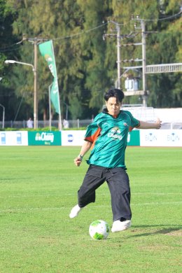 ช้าง จัดเต็มความยิ่งใหญ่ในศึก "ช้าง ยู-แชมเปี้ยน คัพ ปี 3" นัดชิงชนะเลิศ ส่ง 'นิกกี้-เกรท-บอย-ลีซอ' นำทีมช้างเพื่อนซี้ ปะทะ ทีมนักข่าว ใน "แมตช์ดวลลูกโทษในฝัน" แข่งยิงประตูตำนานช้างศึก "กวินทร์บินได้"