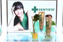 ใจฟูทั้งด้อม! ลิซ่าจับมือเดนทิสเต้ต่อเนื่องปีที่ 4 นั่งแบรนด์แอมบาสเดอร์ในไทย-สิงคโปร์-ฟิลิปปินส์ โดยคอนเซ็ปต์ "4 Years of Trust, One Confident Smile"