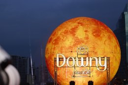 สวยจึ้งกระแทกตา! 'หลิงหลิง คอง' ออร่าพุ่งบนแคทวอล์ก DOWNY LUXE SUNWAY พร้อมนั่งแท่น Brand Ambassador "ดาวน์นี่ ลักซ์" หอมแดด ทุกที่ ทุกเวลา
