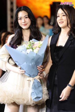 สวยจึ้งกระแทกตา! 'หลิงหลิง คอง' ออร่าพุ่งบนแคทวอล์ก DOWNY LUXE SUNWAY พร้อมนั่งแท่น Brand Ambassador "ดาวน์นี่ ลักซ์" หอมแดด ทุกที่ ทุกเวลา