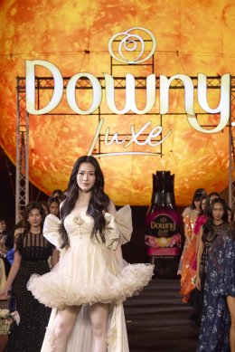 สวยจึ้งกระแทกตา! 'หลิงหลิง คอง' ออร่าพุ่งบนแคทวอล์ก DOWNY LUXE SUNWAY พร้อมนั่งแท่น Brand Ambassador "ดาวน์นี่ ลักซ์" หอมแดด ทุกที่ ทุกเวลา