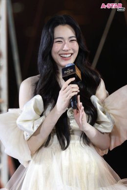 สวยจึ้งกระแทกตา! 'หลิงหลิง คอง' ออร่าพุ่งบนแคทวอล์ก DOWNY LUXE SUNWAY พร้อมนั่งแท่น Brand Ambassador "ดาวน์นี่ ลักซ์" หอมแดด ทุกที่ ทุกเวลา