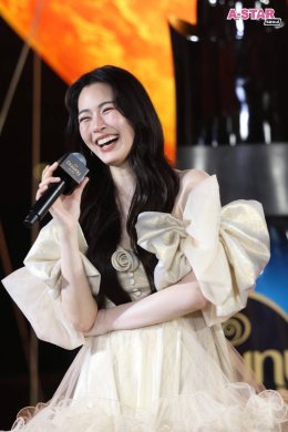 สวยจึ้งกระแทกตา! 'หลิงหลิง คอง' ออร่าพุ่งบนแคทวอล์ก DOWNY LUXE SUNWAY พร้อมนั่งแท่น Brand Ambassador "ดาวน์นี่ ลักซ์" หอมแดด ทุกที่ ทุกเวลา